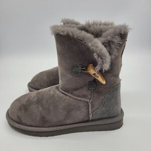 Cozie Steps Shoes Women's 6.5 Genuine Australian Sheepskin Toggle Short Boots